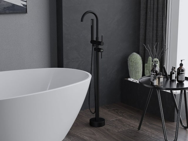 Slobodno stojeća slavina s kadom
