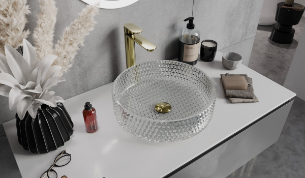 Elegantna glamour kupaonica – staklo i zlatni detalji
