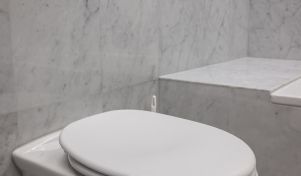 Najbolji podžbukni kompleti za WC
