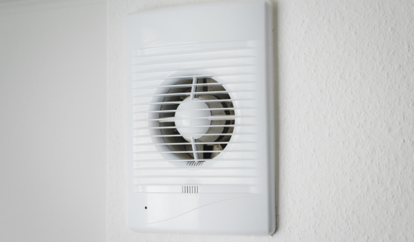 Kakva je ventilacija potrebna u kupaonicama radi osiguravanja odgovarajuće cirkulacije zraka?